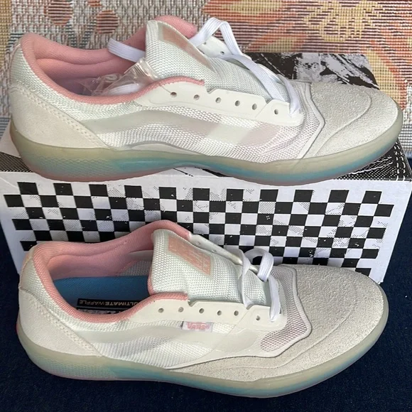 Vans WMNS Ave
White/Powder Pink
VN0A5JIB890
Sneakers - Picture 2 of 16